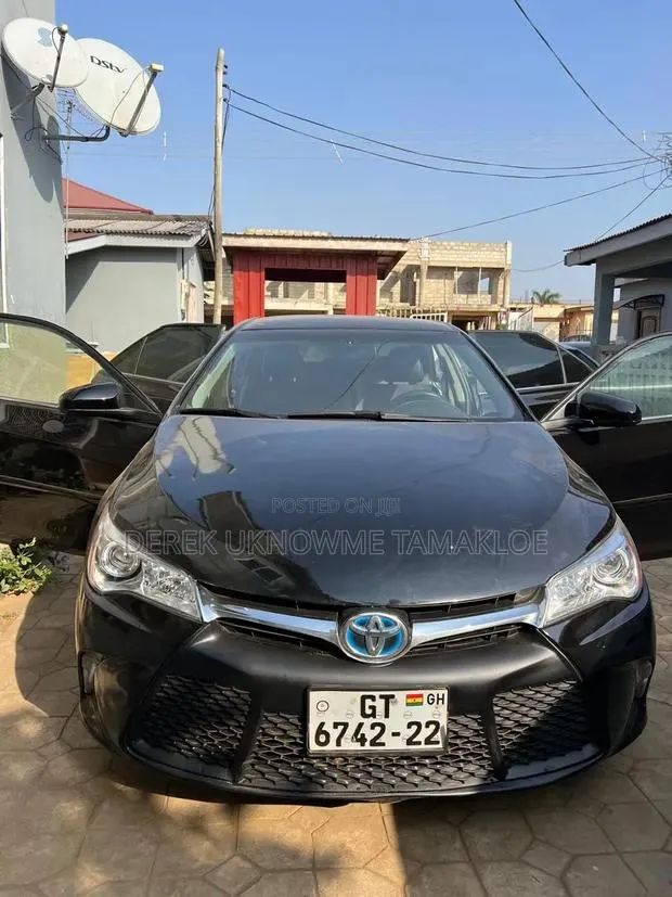 Toyota Camry 2017 Black · Photo 1