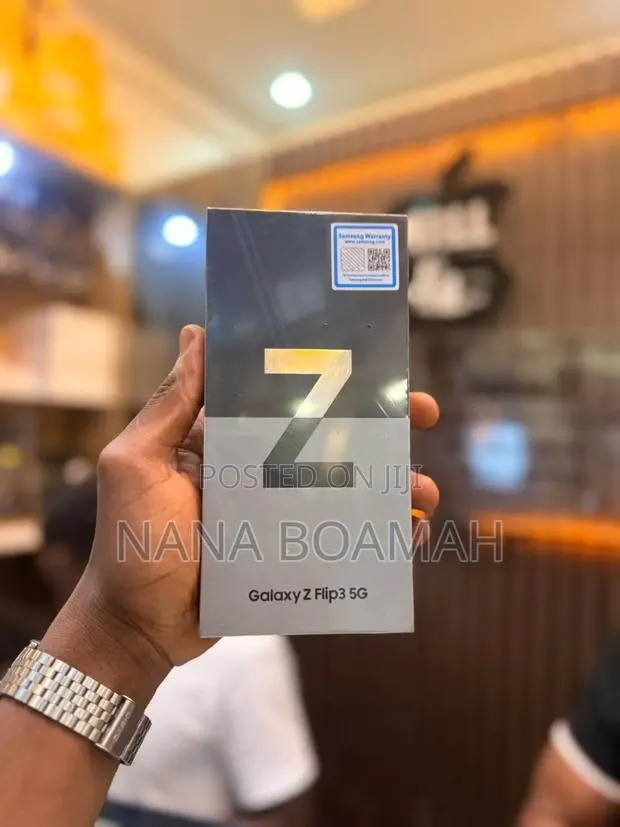 New Samsung Galaxy Z Flip 3 128 GB Black · Photo 1