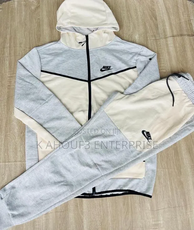Heavy Nike Hoodie for Adult · Photo 1