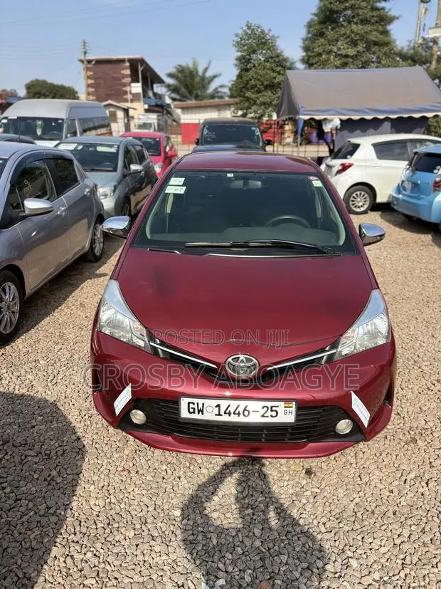 Toyota Vitz 1.3 FWD 5dr 2015 Brown · Photo 1