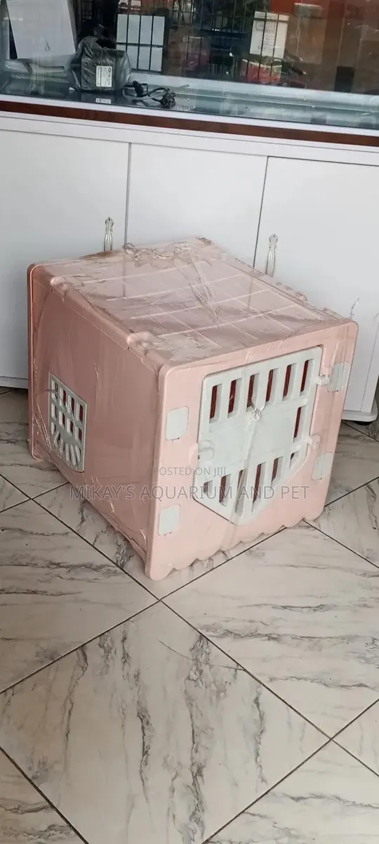 Plastic Medium Dog Cage · Photo 1