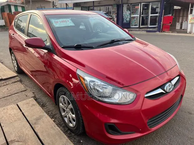 Hyundai Accent GS 4dr Hatchback (1.6L 4cyl 6A) 2014 Red · Photo 1
