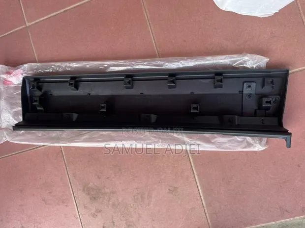 Mazda CX9 Door Moulding Back. · Photo 1