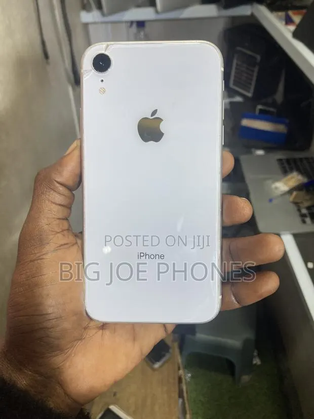Apple iPhone XR 256 GB White · Photo 1