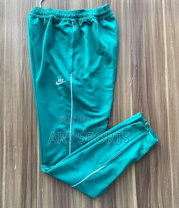 Nike Joggers · Photo 1
