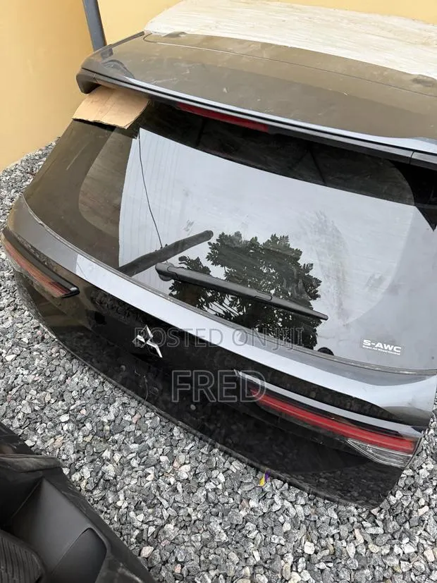 2025 Mitsubishi Outlander Back Booth · Photo 2