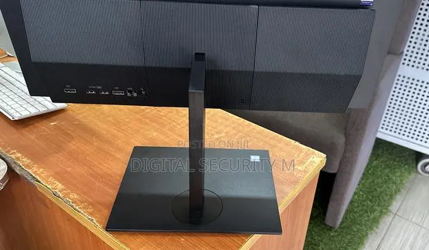 HP ProOne 240 G10 All-in-One 16GB Intel Core i7 SSD 512GB · Photo 1