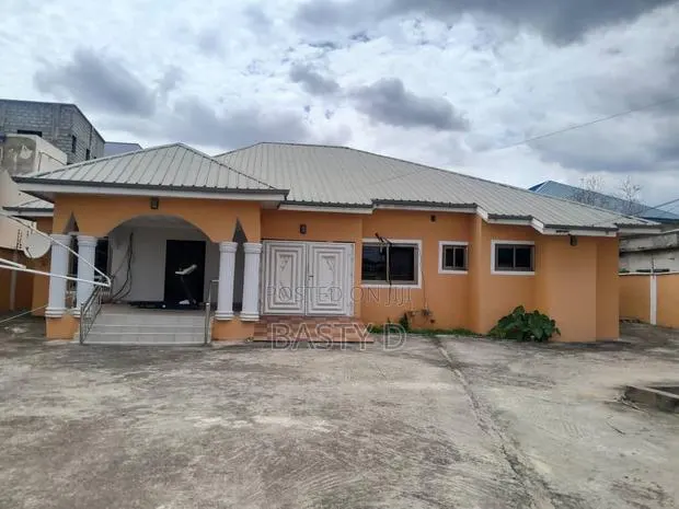 5bdrm House in Lakeside for sale · Photo 1