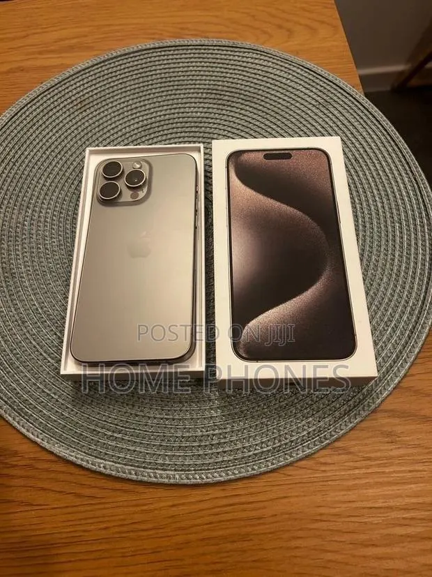 Apple iPhone 15 Pro Max 256 GB Silver · Photo 1