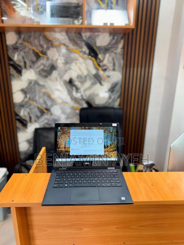 Laptop Dell Latitude 3390 2-in-1 8GB Intel Core i5 SSD 256GB · Photo 1