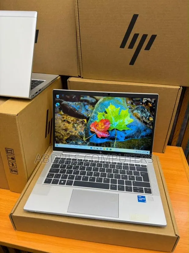 New Laptop HP EliteBook 830 G8 8GB Intel Core i5 SSD 512GB · Photo 1