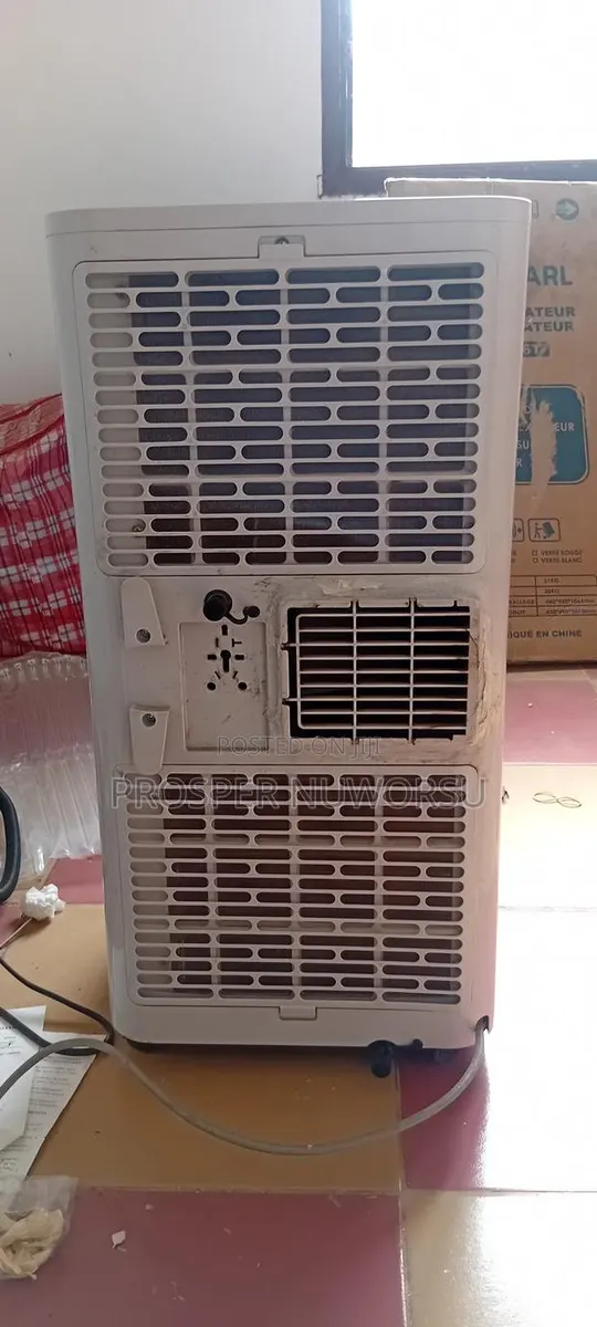 Uesd Portable Standing Air Condition · Photo 1