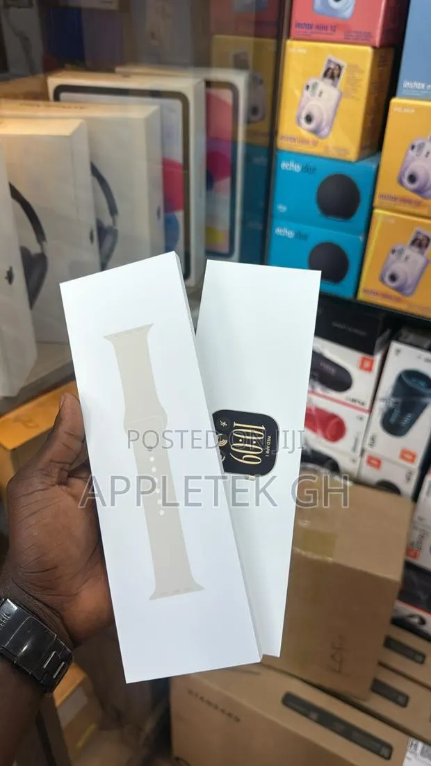 New Apple Watch Series 12 42mm Cellular · Photo 1