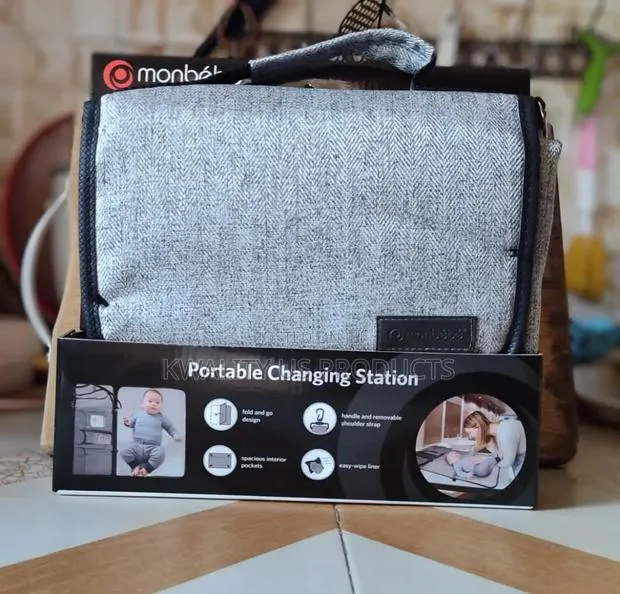 Monbebe Portable Diaper Changing Station With Strap · Photo 1