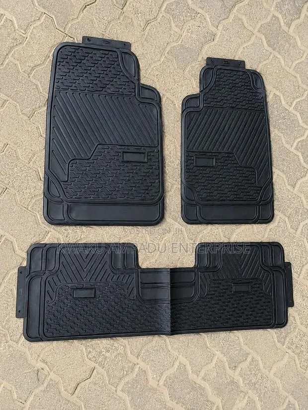 Universal Floor Mat With Connected Rear Design · Photo 1