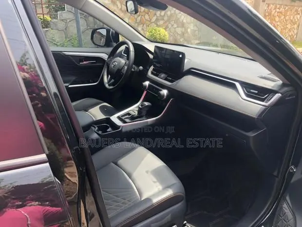Toyota RAV4 Limited 2025 Black · Photo 1