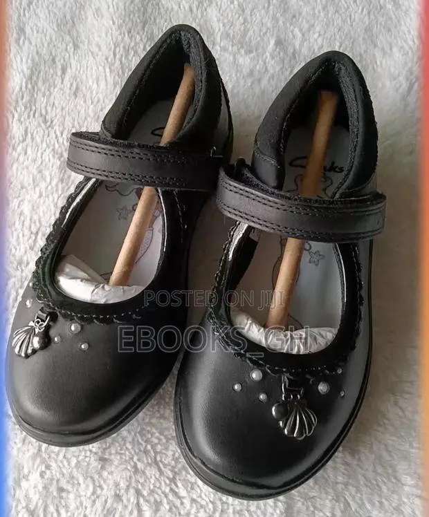 Brand New Clarks · Photo 1