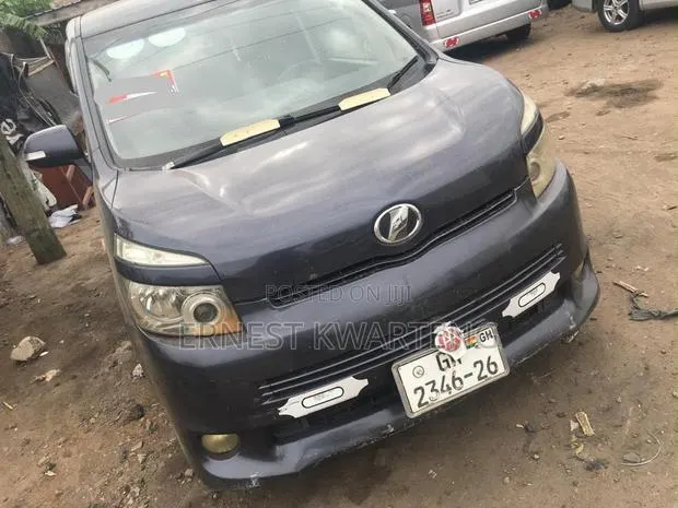 Toyota Voxy 2012 Black · Photo 1