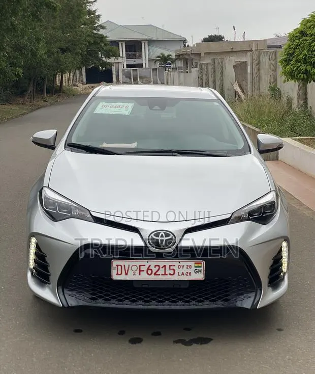 Toyota Corolla XSE (1.8L 4cyl 2A) 2019 Silver · Photo 1