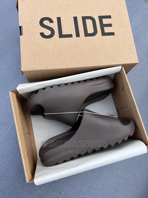 Yeezy Slides · Photo 1