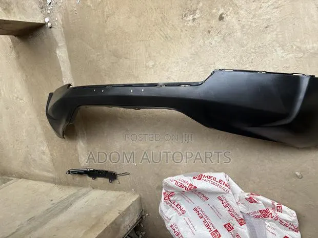 Honda CRV Upper Front Bumper 2017 2018 2019 · Photo 1