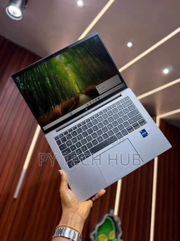 Laptop HP ZBook Firefly G9 16GB Intel Core i5 SSD 512GB · Photo 1