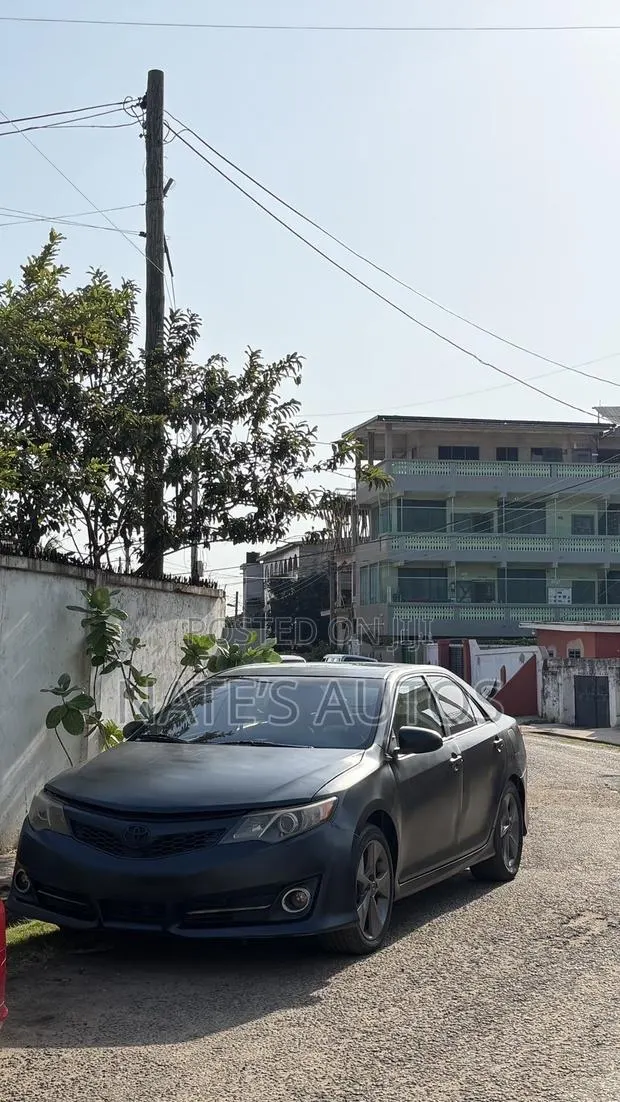 Toyota Camry SE 4dr Sedan (2.5L 4cyl 6A) 2014 Black · Photo 1
