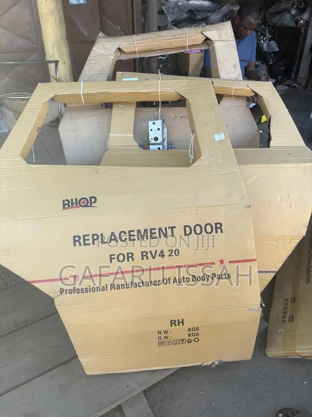 Toyota RAV4 2020 Back Right Door · Photo 1