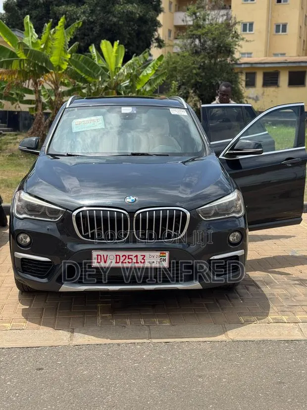 BMW X1 xDrive28i AWD 2016 Black · Photo 1