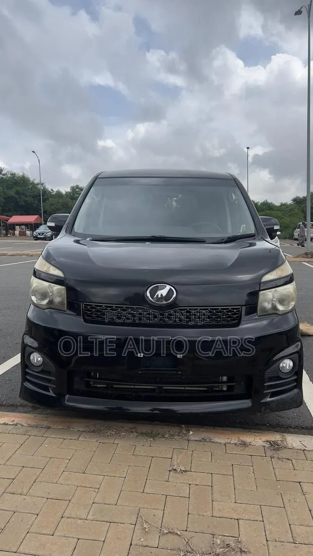 Toyota Voxy 2010 Black · Photo 1