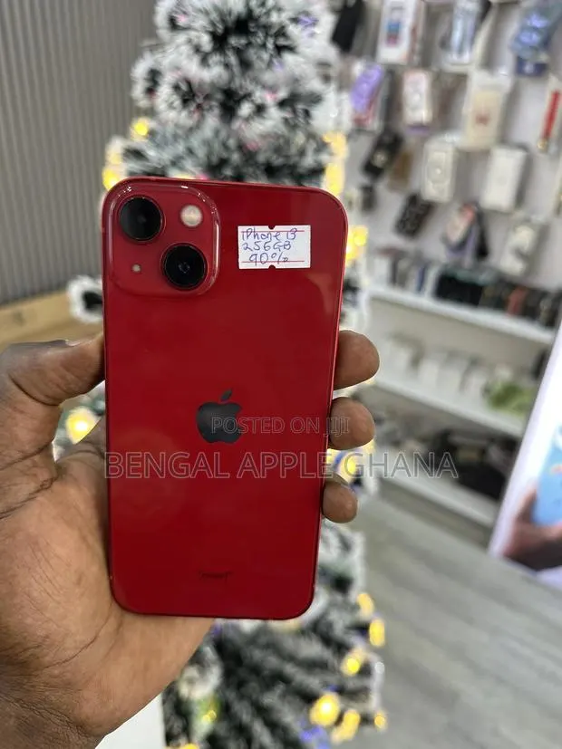 Apple iPhone 13 256 GB Red · Photo 1