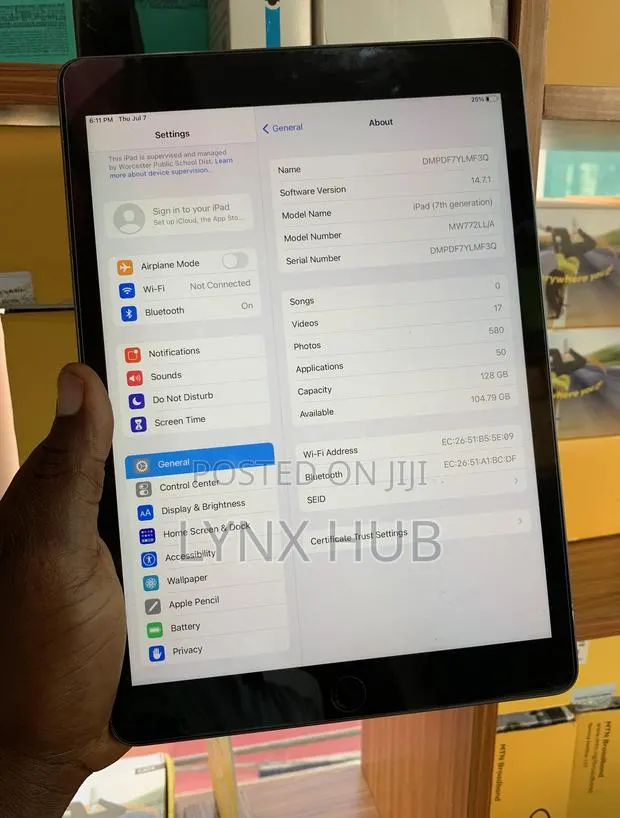 Apple iPad 10.2 (2019) 128 GB Gray · Photo 1