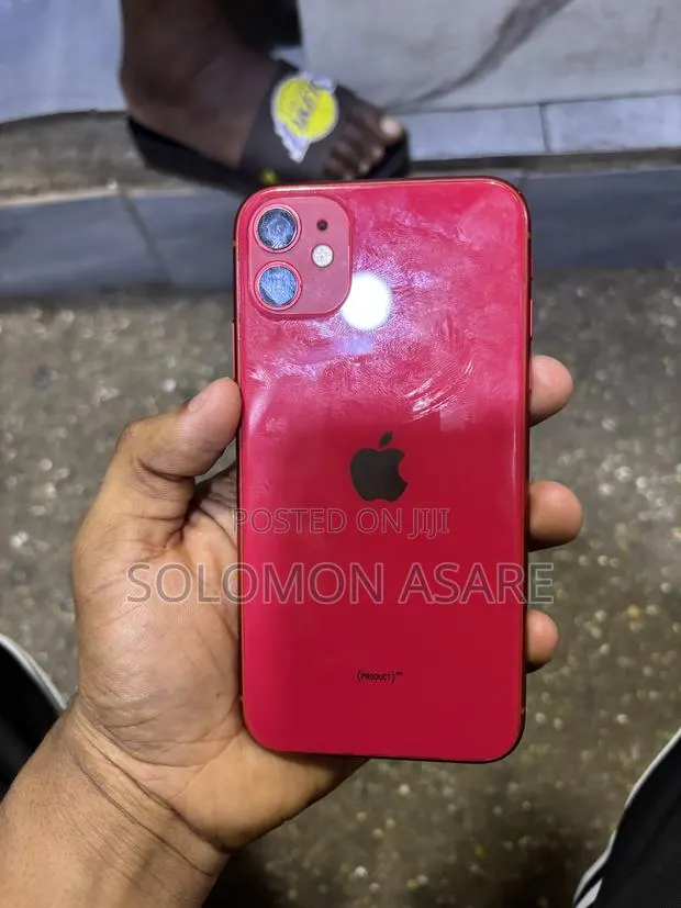 Apple iPhone 11 64 GB Red · Photo 1