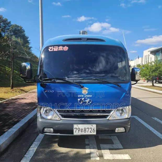 Hyundai County 2014 Blue · Photo 1