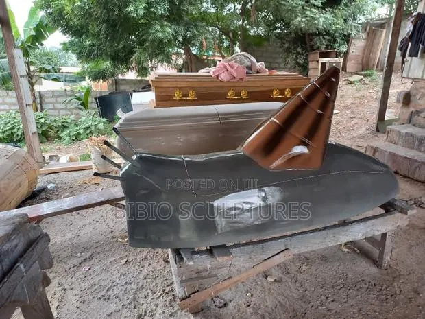 Ebony Snail Casket · Photo 1