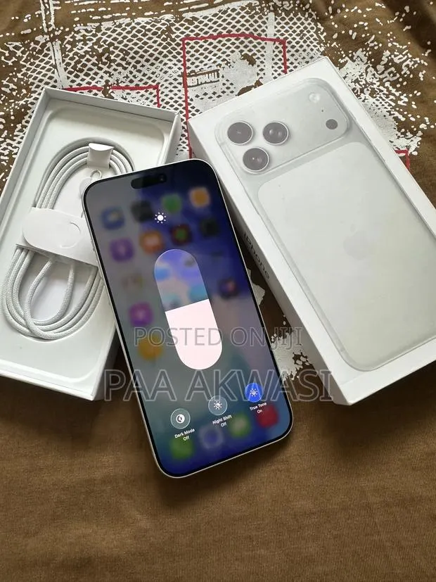 New Apple iPhone 17 Pro Max 256 GB Silver · Photo 1