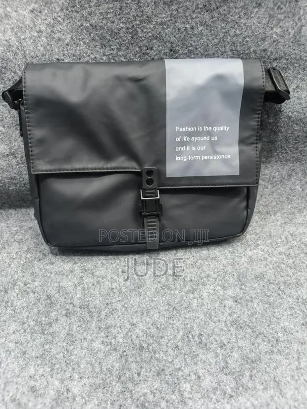 Simple Design Men’S Side Bag · Photo 1
