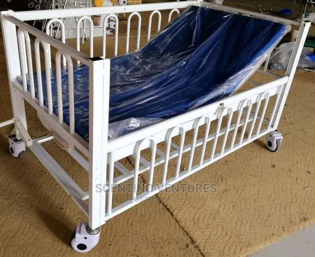 Children's Bed One Crank With Mattress · Photo 1