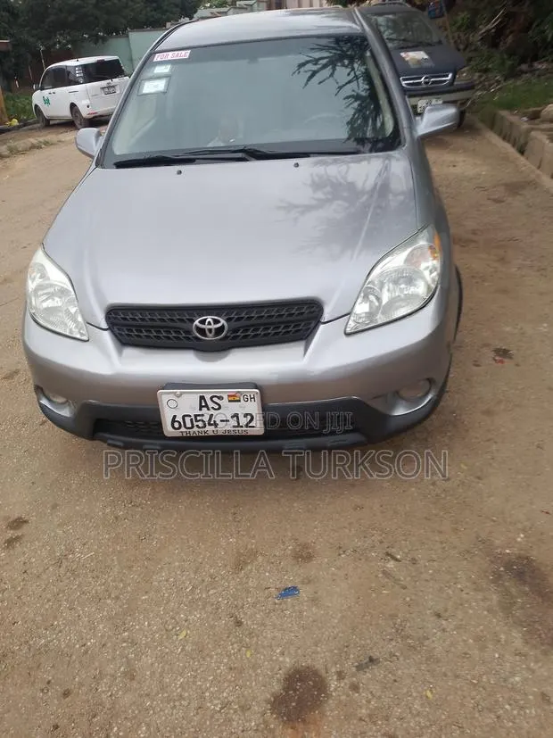 Toyota Matrix Hatchback FWD (1.8L 4cyl 5M) 2010 Gray · Photo 1