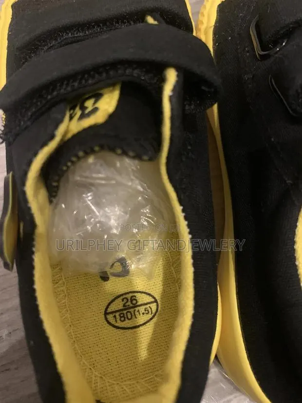 Kids Yellow Black Duck Sneakers – Playful Animal Design · Photo 4