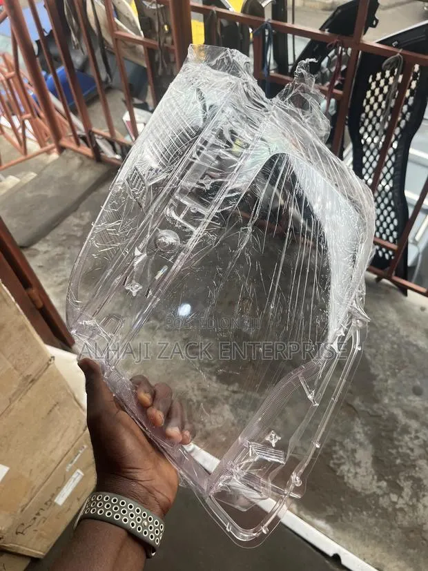 Toyota Voxy Headlight Glass · Photo 1