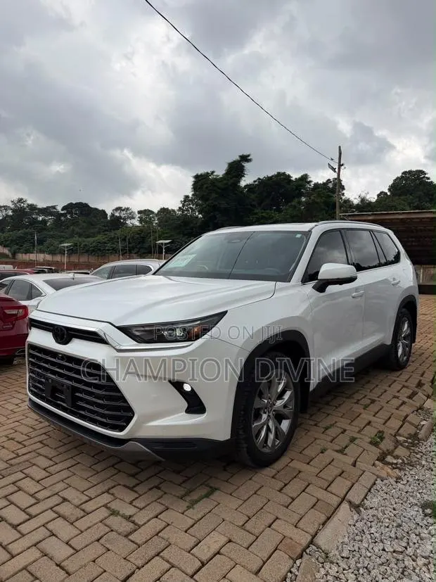 Toyota Grand Highlander 2024 White · Photo 1