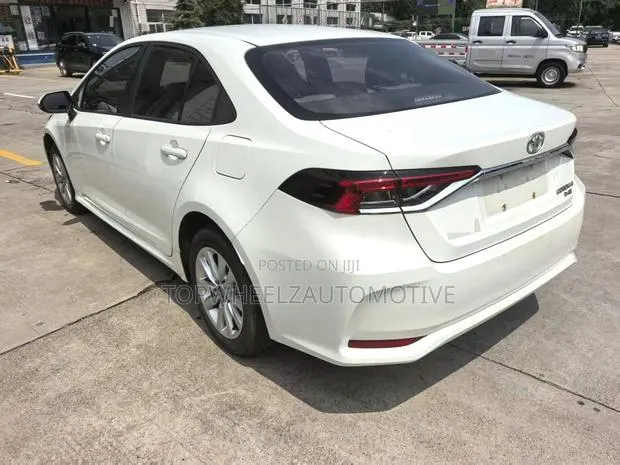 Toyota Corolla 2023 White · Photo 1