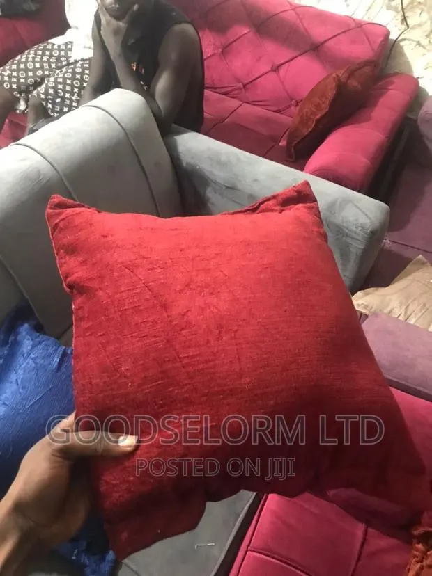 Throw Pillows · Photo 1