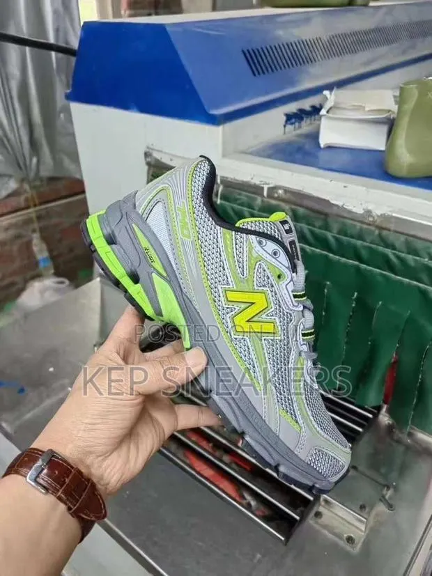 New Balance 740 Grey Neon Green · Photo 1