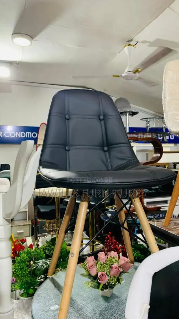 Executive Black Dining Chair · Photo 1