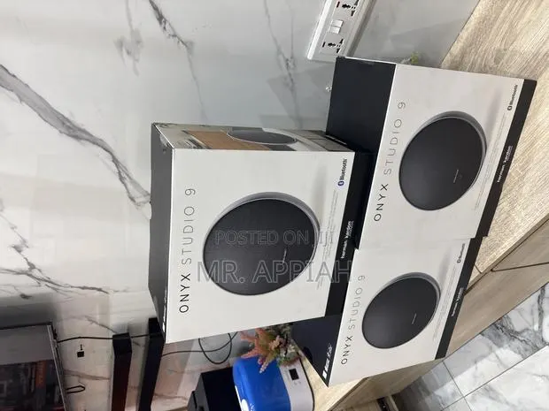 Unique Harman Kardon Onyx 9 Wireless Bluetooth Speaker. · Photo 1