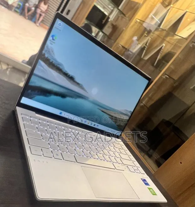 Laptop HP Envy 13 8GB Intel Core i5 SSD 128GB · Photo 1
