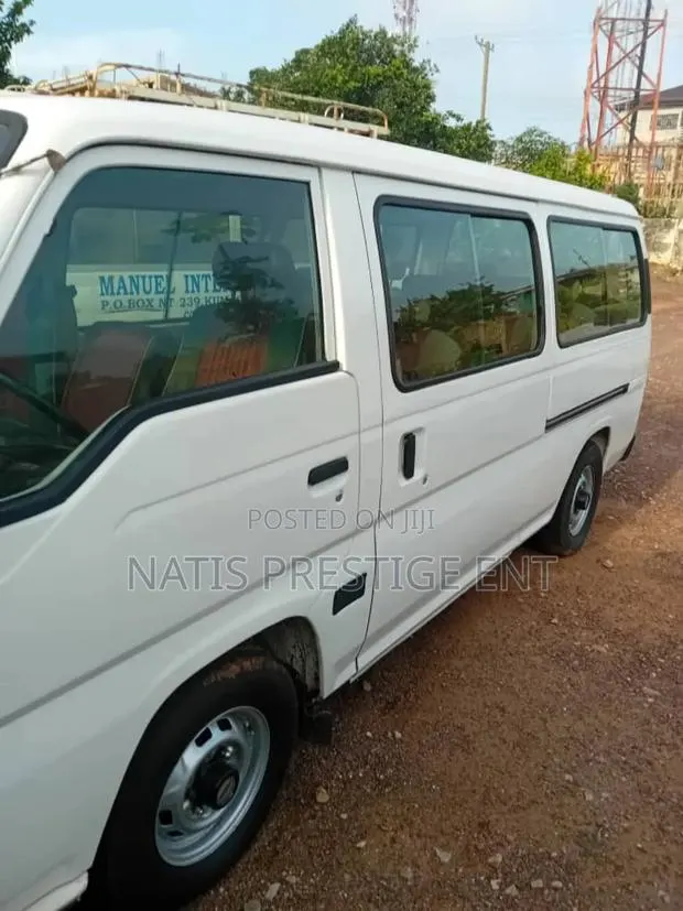 Nissan Civilian 2002 White · Photo 1