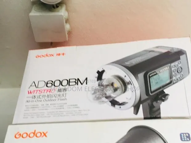 GODOX AD600 All in One Outdoor Flash · Photo 1